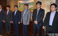 [포토]중소기업 CEO들과 기념촬영하는 김중수 총재