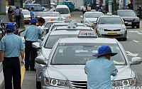 [포토]정부, 택시 5년간 최대 5만대 줄인다..기사에 비용전가 금지