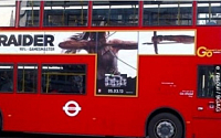 잘못 붙인 버스 광고…절묘한 조화 &quot;빵터져&quot;