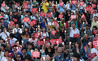 경찰, 촛불집회 참가 고등학생에 최루액 발사 논란
