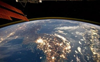 우주에서 본 한국 2탄 &quot;영롱한 불빛 남한은 불야성…북한은 전력난?&quot;