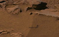 화성에 레이저로 뚫은 구멍…&quot;인간이 드디어…&quot; 반응 각양각색