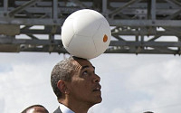 [포토] ‘소켓볼’ 묘기 펼치는 오바마 대통령