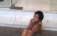 ［차이나라이프］거리서 나체로 담배 피우는 6세 아이…중국 네티즌 경악