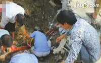 손녀 살린 할머니,  온몸으로 산사태 막아내…"위대한 자식사랑"