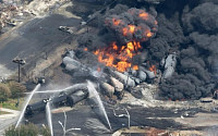 캐나다 유조열차 폭발…5명 사망·40여 명 실종