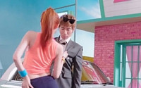 유세윤, 베스티 MV ‘두근두근’ 출연…스토커 변신
