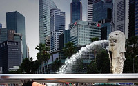 민국ㆍ민율, 멀라이언 사자상 앞 귀여운 표정 공개…싱가포르 가족여행