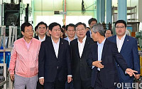 [포토]중소기업 현장방문한 최경환 새누리당 원내대표-김기문 중소기업중앙회 회장