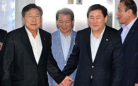 [포토]중소기업 방문한 김기문 중소기업중앙회 회장-최경환 새누리당 원대대표