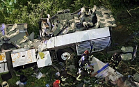 이탈리아 버스 추락…39명 사망