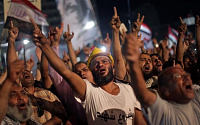 [포토] 이집트 무르시 지지자들 “농성장 해산 못 해”
