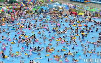 [포토]붐비는 한강 야외수영장