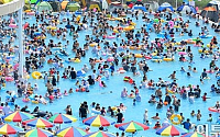 [포토]폭염 피해 수영장 찾은 시민들