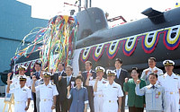 '김좌진함' 진수...1800t급 잠수함 바다로 출항