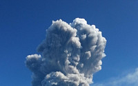 일본 화산 폭발로 '후지산 폭발가능성' 주목...이상징후 속출