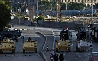 [포토] 타흐리르광장 장악한 이집트군 탱크