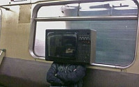 TV 나오고 싶은 남자, 얼마나 TV에 나오고 싶었으면...
