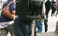 TV 나오고 싶은 남자 ‘여자 버전’…알고 보면 퍼포먼스?