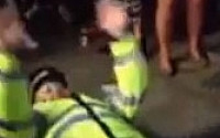 [붐업영상]런던 경찰들 &quot;우리 춤솜씨 보실라우?&quot;