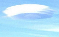 희귀 UFO 구름 포착, 보면 볼 수록 신기하네...왜?