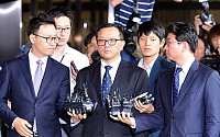 [포토]서울중앙지검 들어서는 전두환 전 대통령 장남 전재국