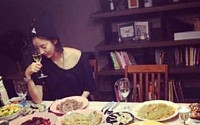 손담비 생일파티 "사진 찍어준 사람과 단 둘 뿐?"