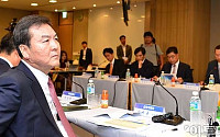 [포토]사모펀드 현황과 개선 필요성 발표 경청하는 신제윤 위원장