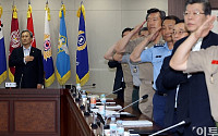 [포토]방위사업추진위원회 주재하는 김관진 국방부 장관