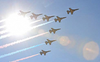 [포토]파란하늘 가로 지르는 공군 블랙이글