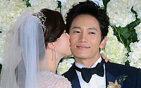 [포토]배우 이보영-지성 결혼, '세상에서 제일 행복한 남자'