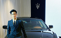 [포토]김수현, 마세라티 기블리와 함께 &quot;둘다 고급스러워~&quot;