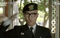 ‘응답하라 1994’ 홍석천, 듬직한 동성애 장교 ‘폭소’