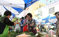 롯데마트, 의무 휴무일에 ‘농산물 직거래 장터’ 개최