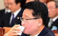 [포토]물 마시는 조석 한수원 사장, '속 타네'