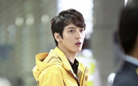 정용화 지하철 포착..."뭘 입어도 귀공자 포스, 훈훈해"