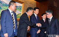 [포토]대기업 CEO 간담회 참석한 김중수 한국은행 총재