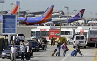미국 LA공항 총격사건 난사…7명 사상