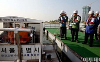 [포토]동작대교 수중구조물 안전점검 하는 박원순 시장