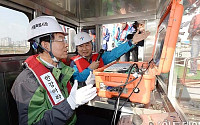 [포토]동작대교 수중구조물 안전점검하는 박원순 시장