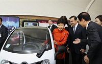 박근혜 대통령, 르노 전기차 체험센터 방문