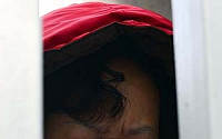 [포토]교문 밖 母情