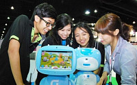 KT, ITU 2013에서 교육용 스마트로봇 ‘키봇2’  전시