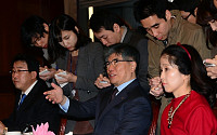 [포토]김중수 한국은행 총재, 경제동향간담회 참석
