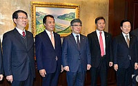 [포토]비은행 금융협회장 협의회 참석한 김중수 총재