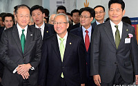 [포토]세계은행그룹 한국사무소 개소식 참석하는 김용 총재와 현오석 경제부총리