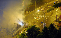 [포토]싱가포르 폭동, 외국인 노동자 400여명 불만 폭발