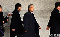 [포토]이석채 전 KT 회장, 배임·횡령죄로 검찰 소환