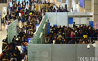 [포토]연말연시 해외로 해외로…인천공항 출국장