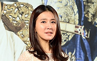 [포토]배우 이일화, '파격적인 패션'